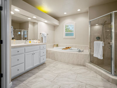 1154_TurquoiseWay_Int_Bedroom1_1_03