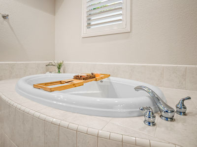 1154_TurquoiseWay_Int_Bedroom1_1_06