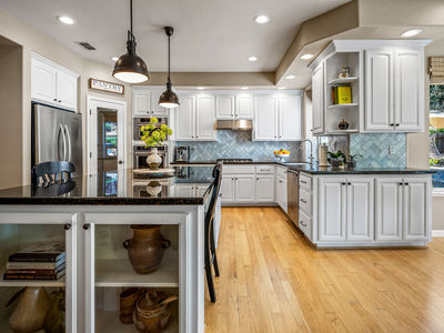 1154_TurquoiseWay_Int_Kitchen_1_01