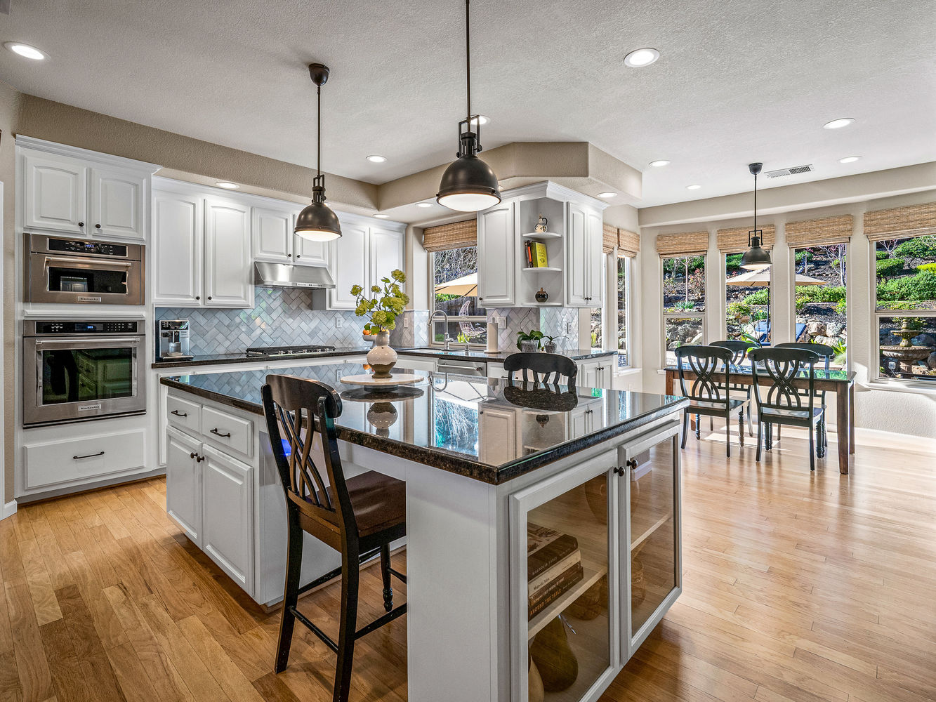 1154_TurquoiseWay_Int_Kitchen_1_02