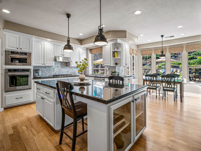 1154_TurquoiseWay_Int_Kitchen_1_02