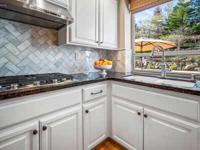 1154_TurquoiseWay_Int_Kitchen_1_04