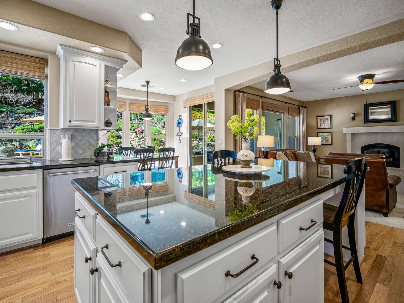 1154_TurquoiseWay_Int_Kitchen_1_06