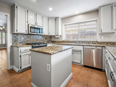 7104_BeaverFallsWay_Int_Kitchen_1_02