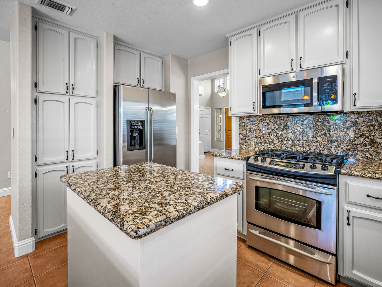 7104_BeaverFallsWay_Int_Kitchen_1_03