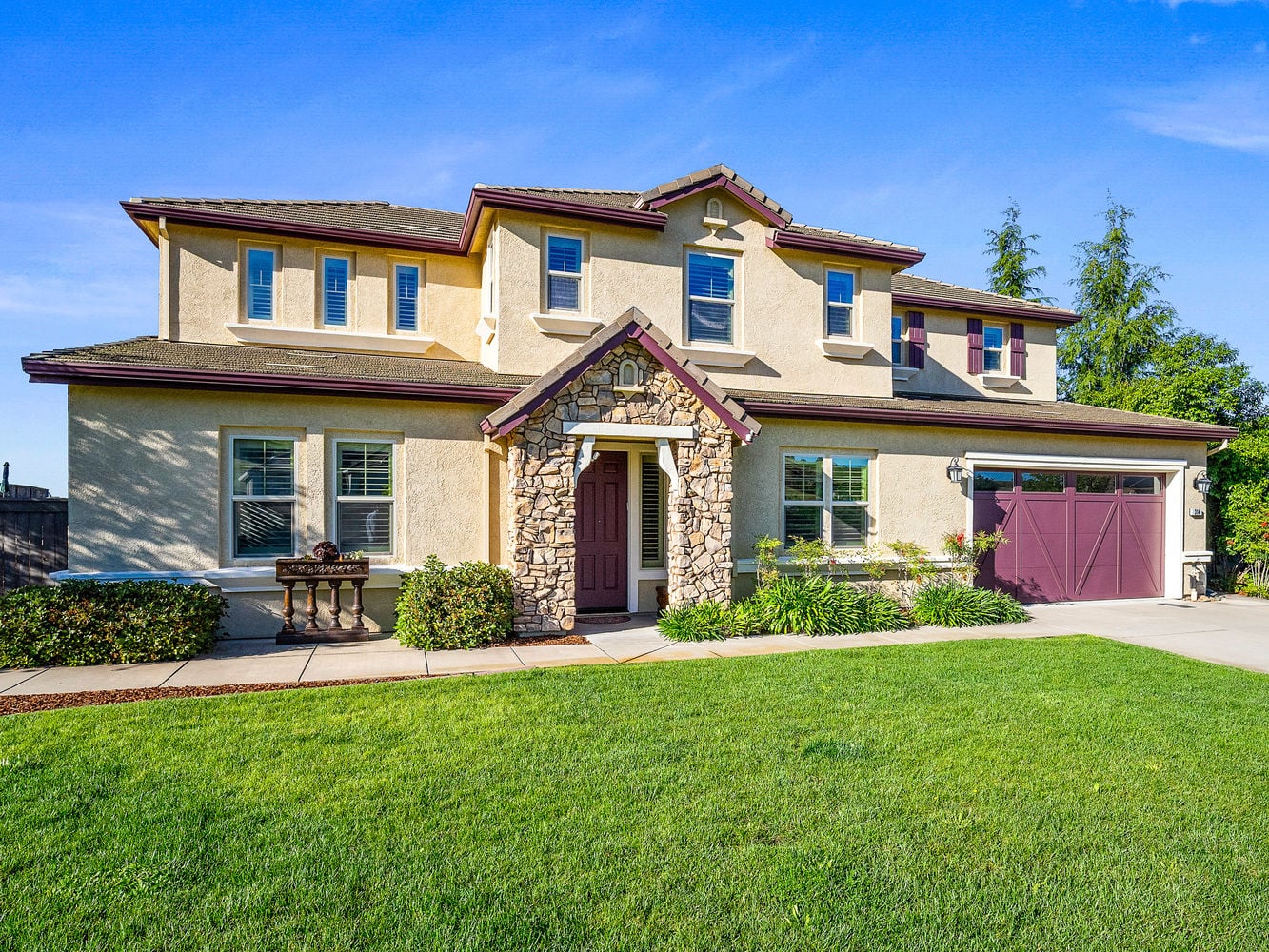 314_CobbleRockCourt_Ext_Front_1_04