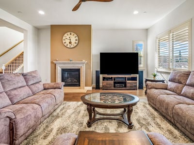 314_CobbleRockCourt_Int_FamilyRoom_1_02