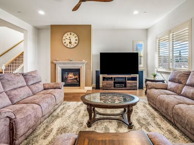 314_CobbleRockCourt_Int_FamilyRoom_1_02_WithFire