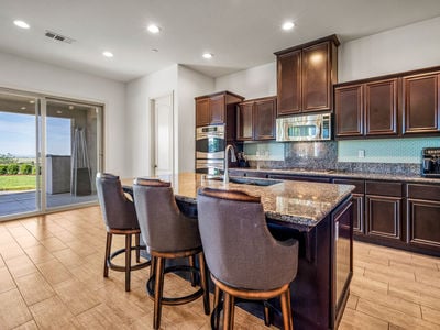 314_CobbleRockCourt_Int_Kitchen_1_01