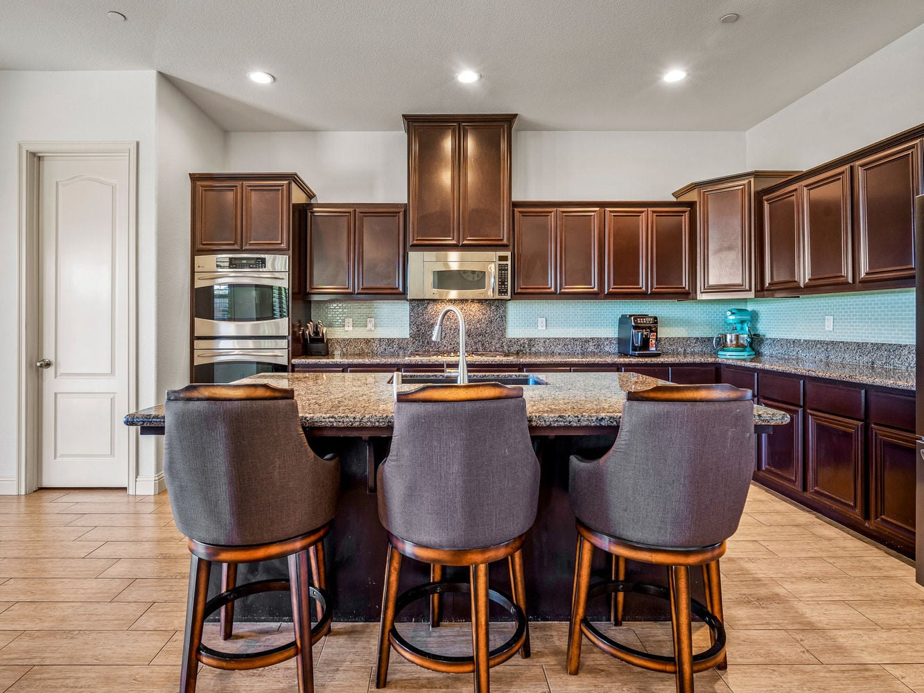 314_CobbleRockCourt_Int_Kitchen_1_02