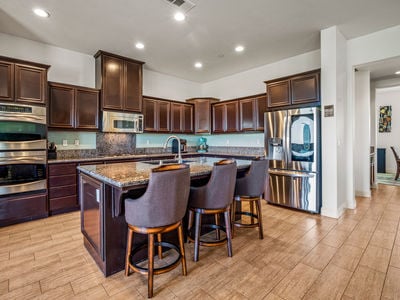 314_CobbleRockCourt_Int_Kitchen_1_03