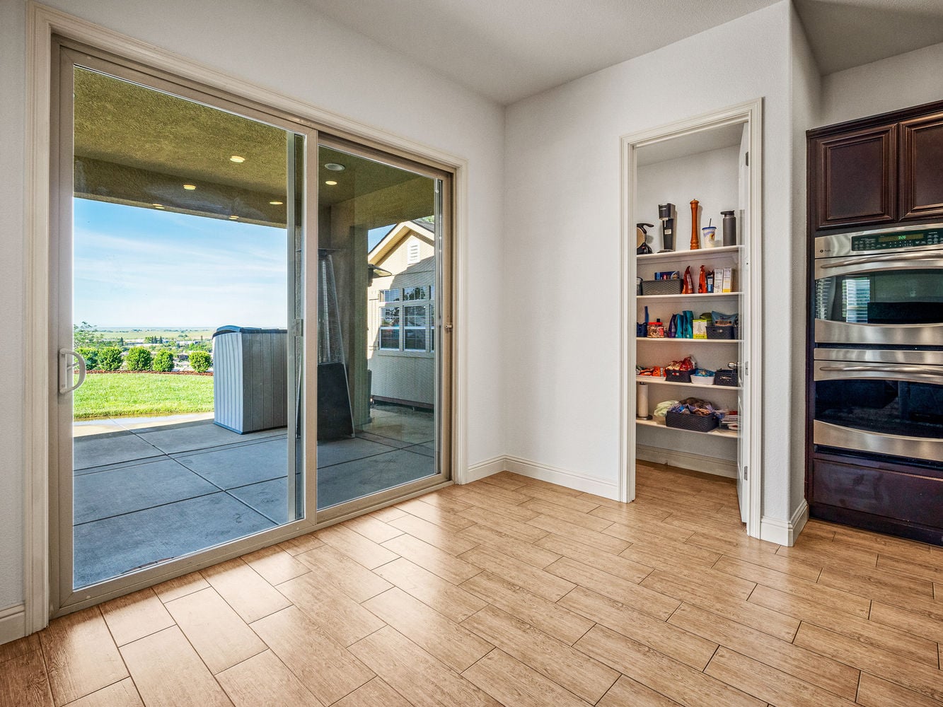 314_CobbleRockCourt_Int_Kitchen_1_05