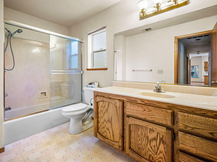 5123_RainbowTrail_Int_Bathroom2_1_01