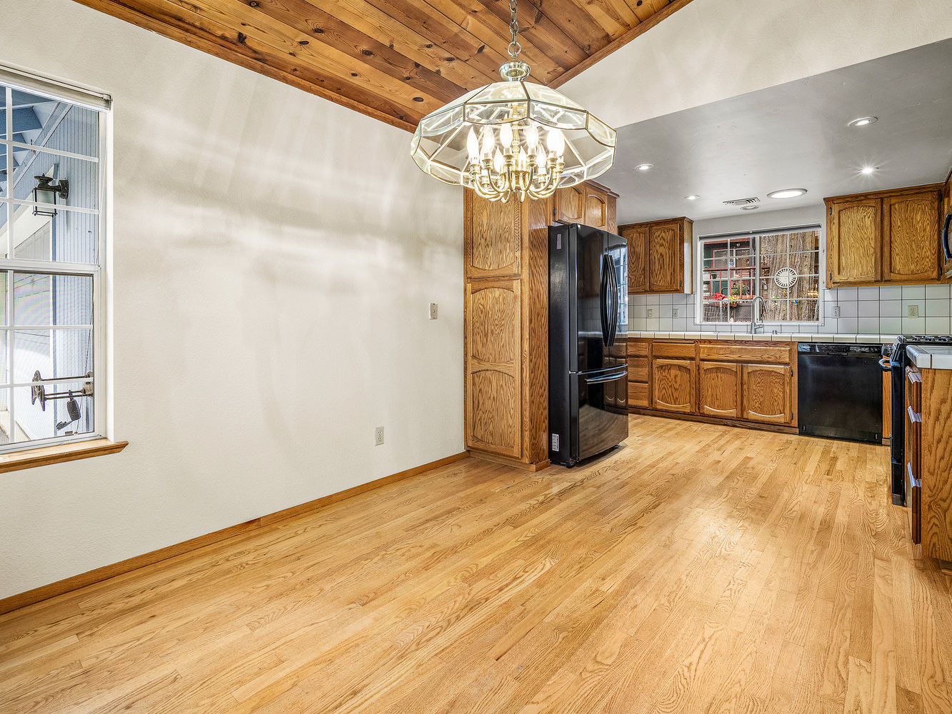 5123_RainbowTrail_Int_DiningRoom_1_01