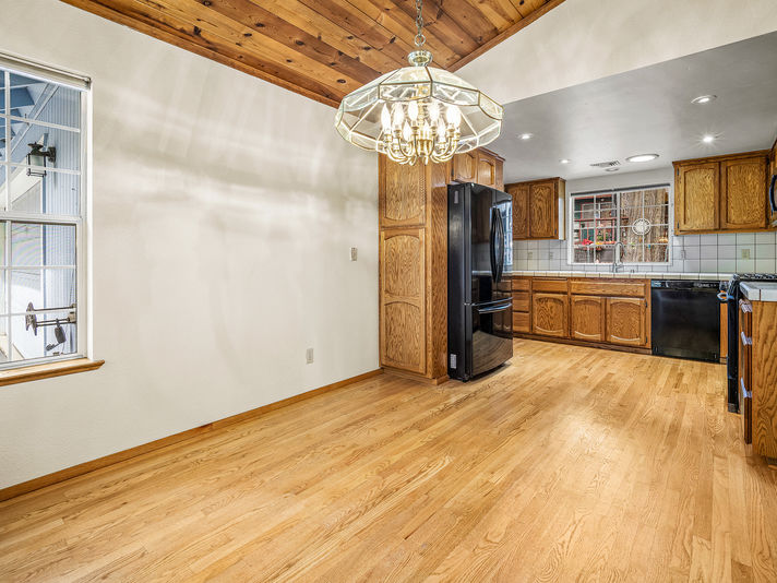 5123_RainbowTrail_Int_DiningRoom_1_01