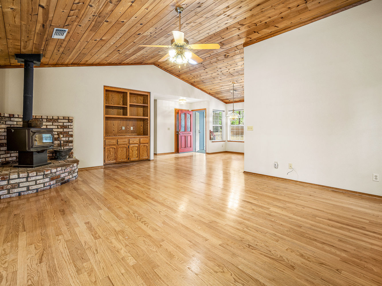 5123_RainbowTrail_Int_FamilyRoom_1_02