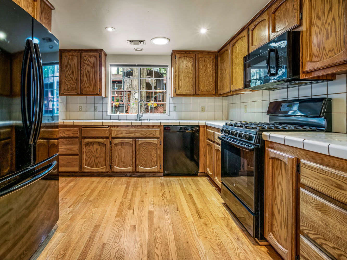 5123_RainbowTrail_Int_Kitchen_1_02