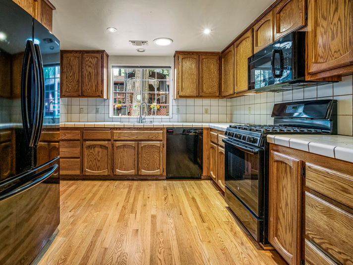 5123_RainbowTrail_Int_Kitchen_1_02