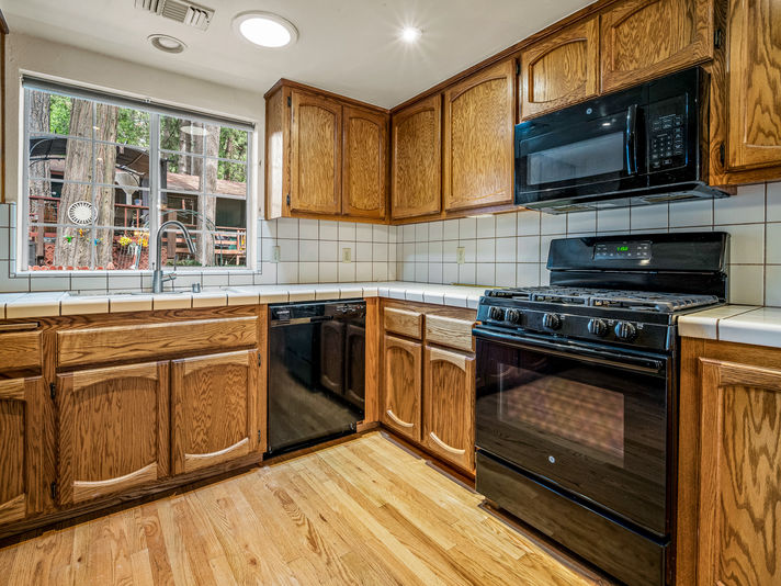 5123_RainbowTrail_Int_Kitchen_1_03
