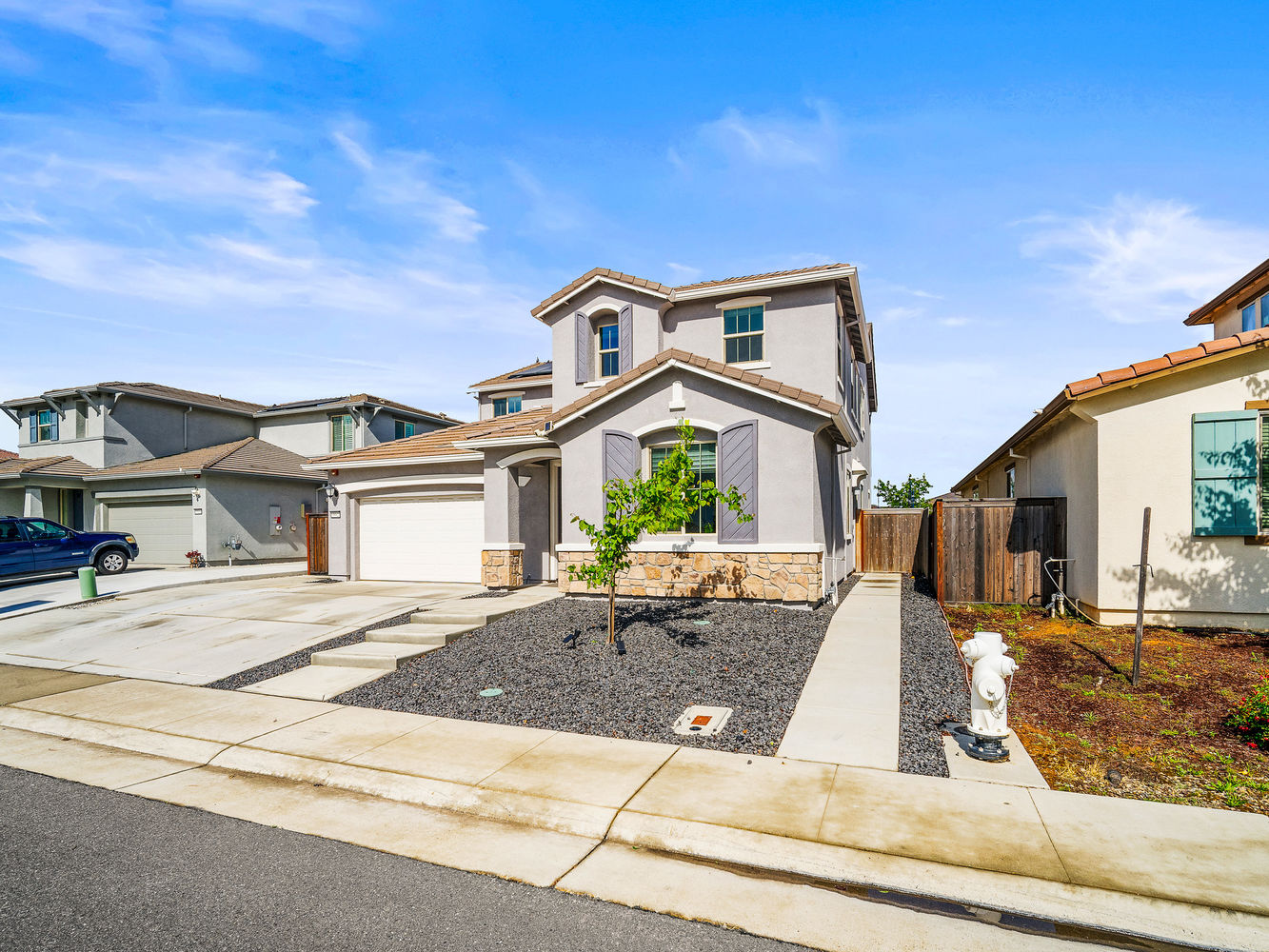 9882_SummertonWay_Ext_Front_1_02