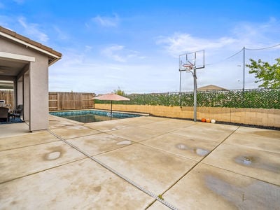 9882_SummertonWay_Ext_Rear_1_03