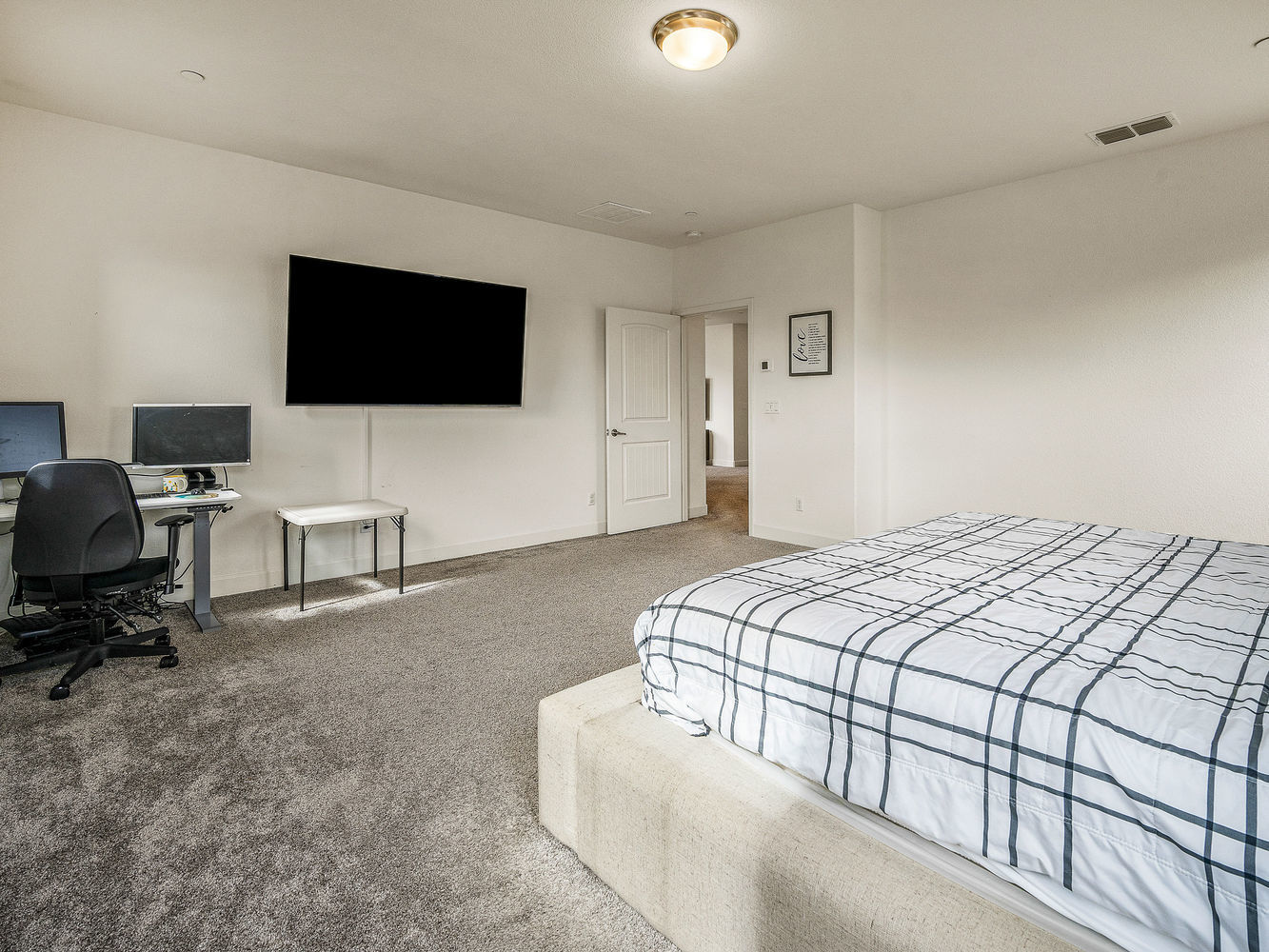 9882_SummertonWay_Int_Bedroom1_1_02