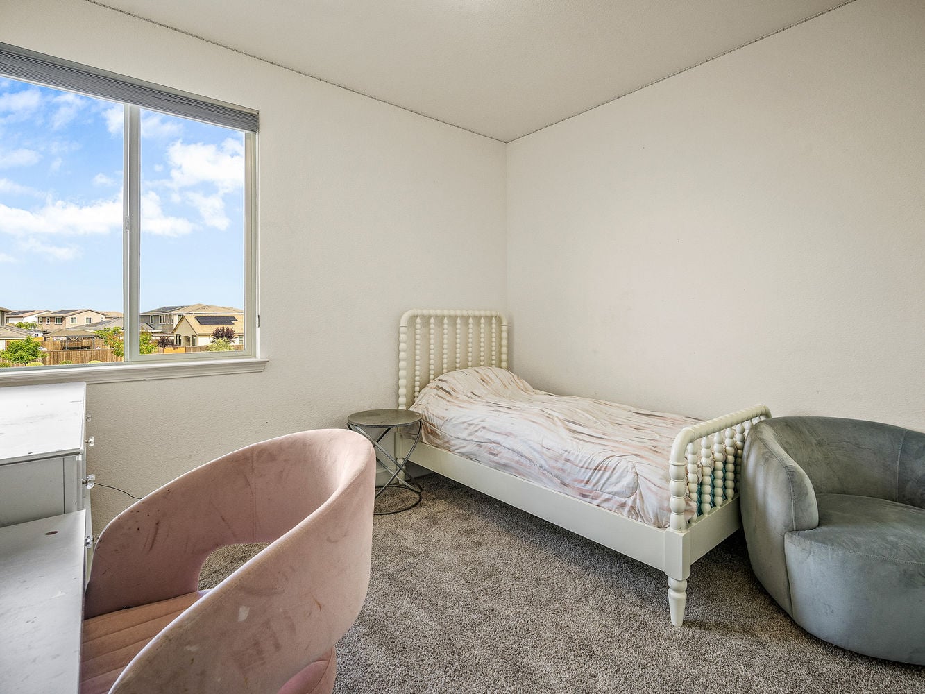 9882_SummertonWay_Int_Bedroom2_1_01