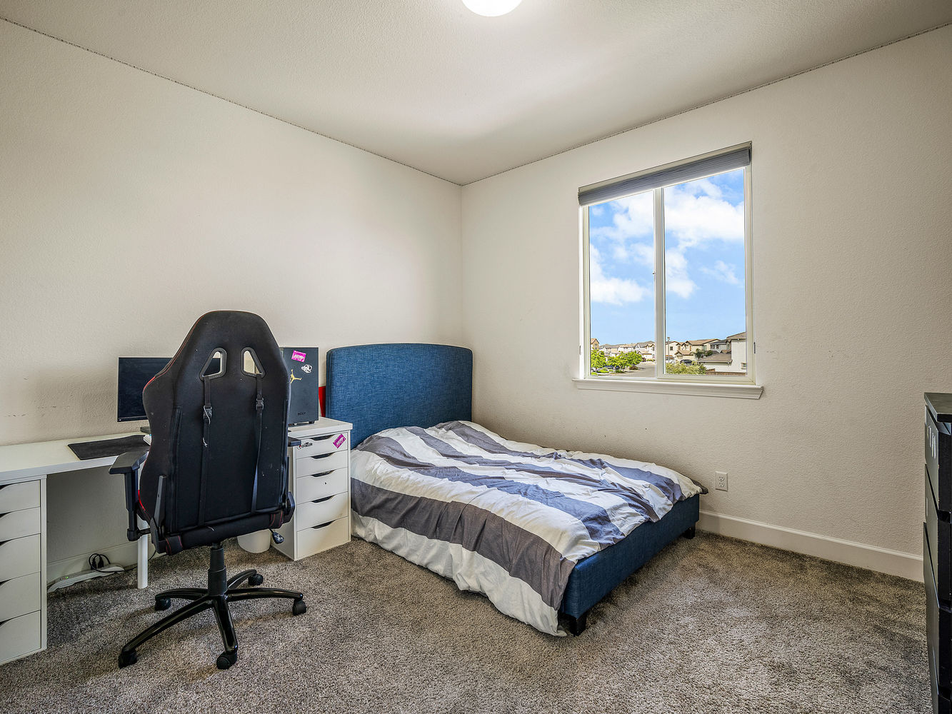 9882_SummertonWay_Int_Bedroom3_1_01