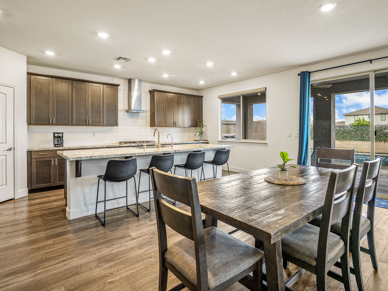 9882_SummertonWay_Int_DiningRoom_1_03