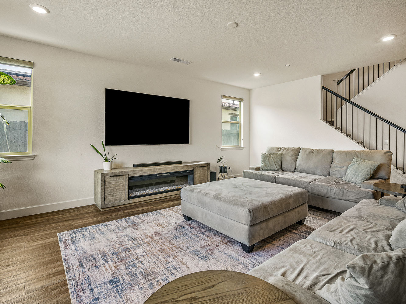 9882_SummertonWay_Int_FamilyRoom_1_03