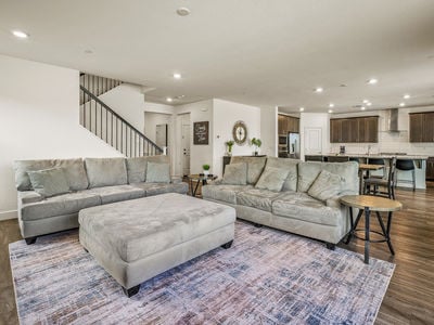 9882_SummertonWay_Int_FamilyRoom_1_04