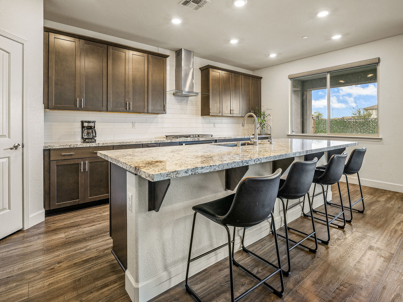 9882_SummertonWay_Int_Kitchen_1_01