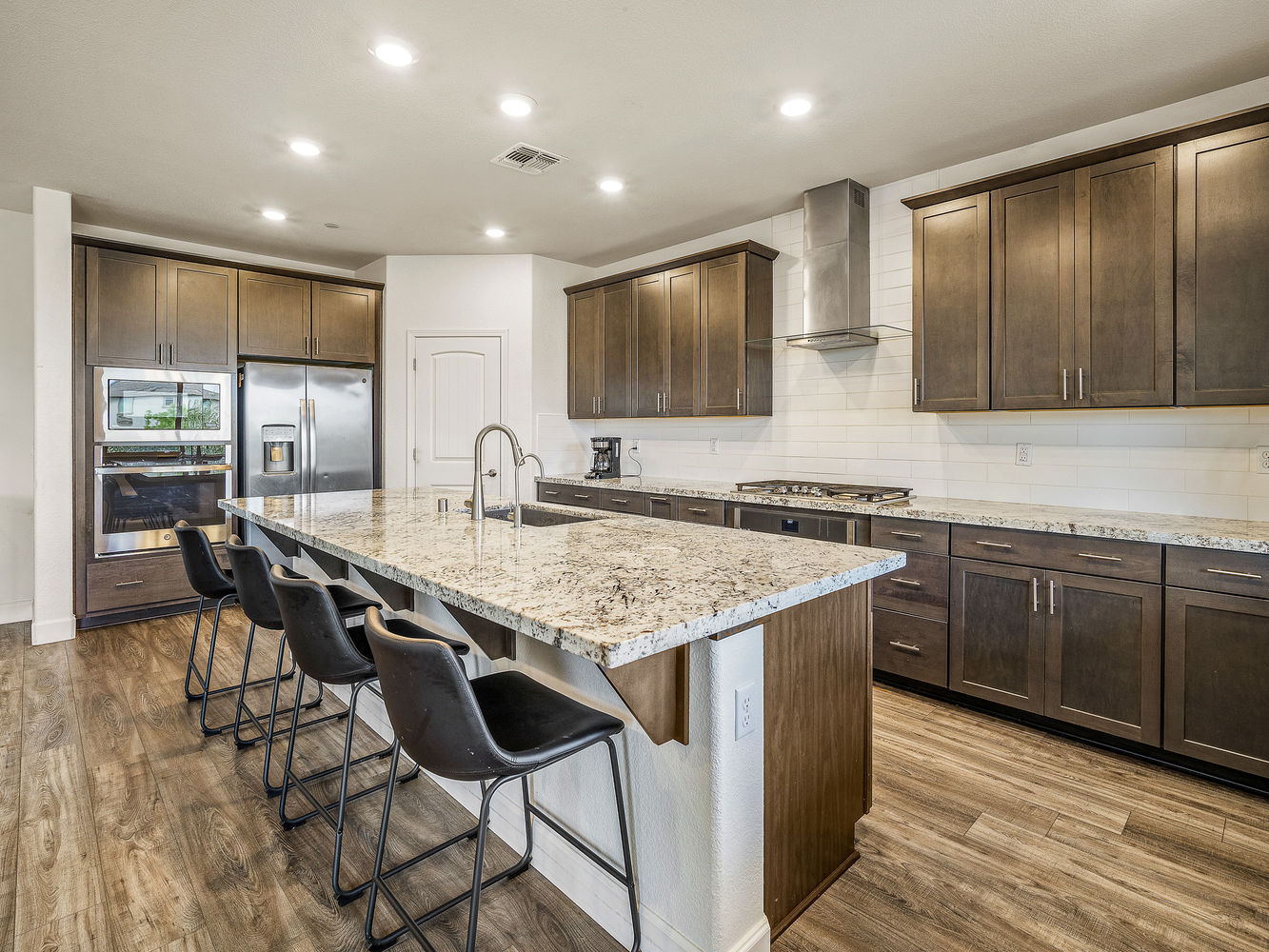 9882_SummertonWay_Int_Kitchen_1_03