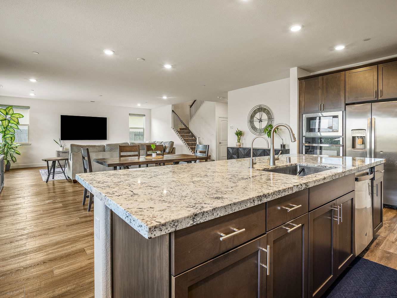 9882_SummertonWay_Int_Kitchen_1_05