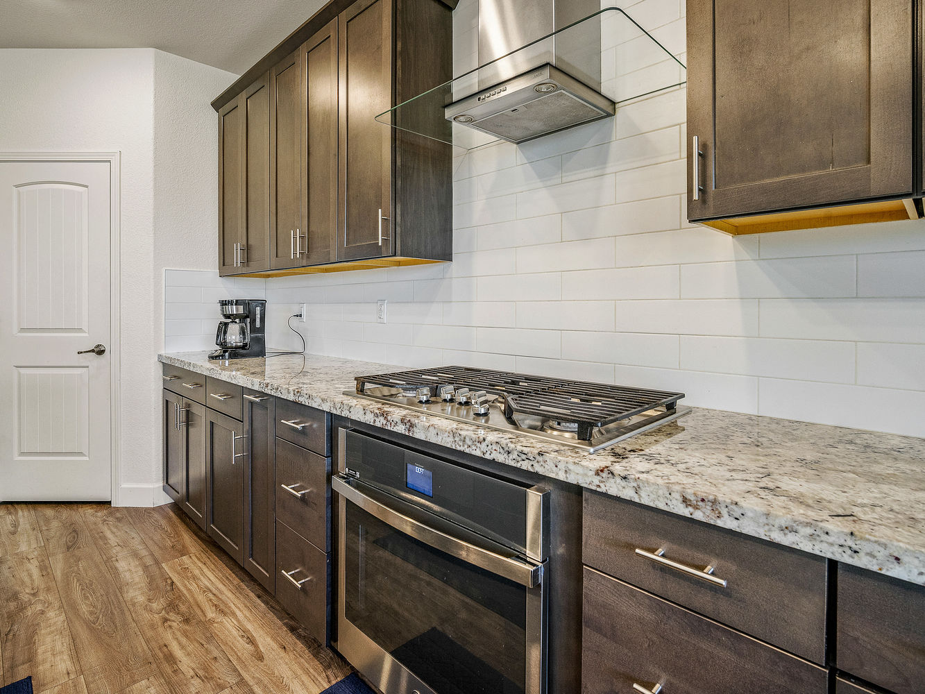 9882_SummertonWay_Int_Kitchen_1_06