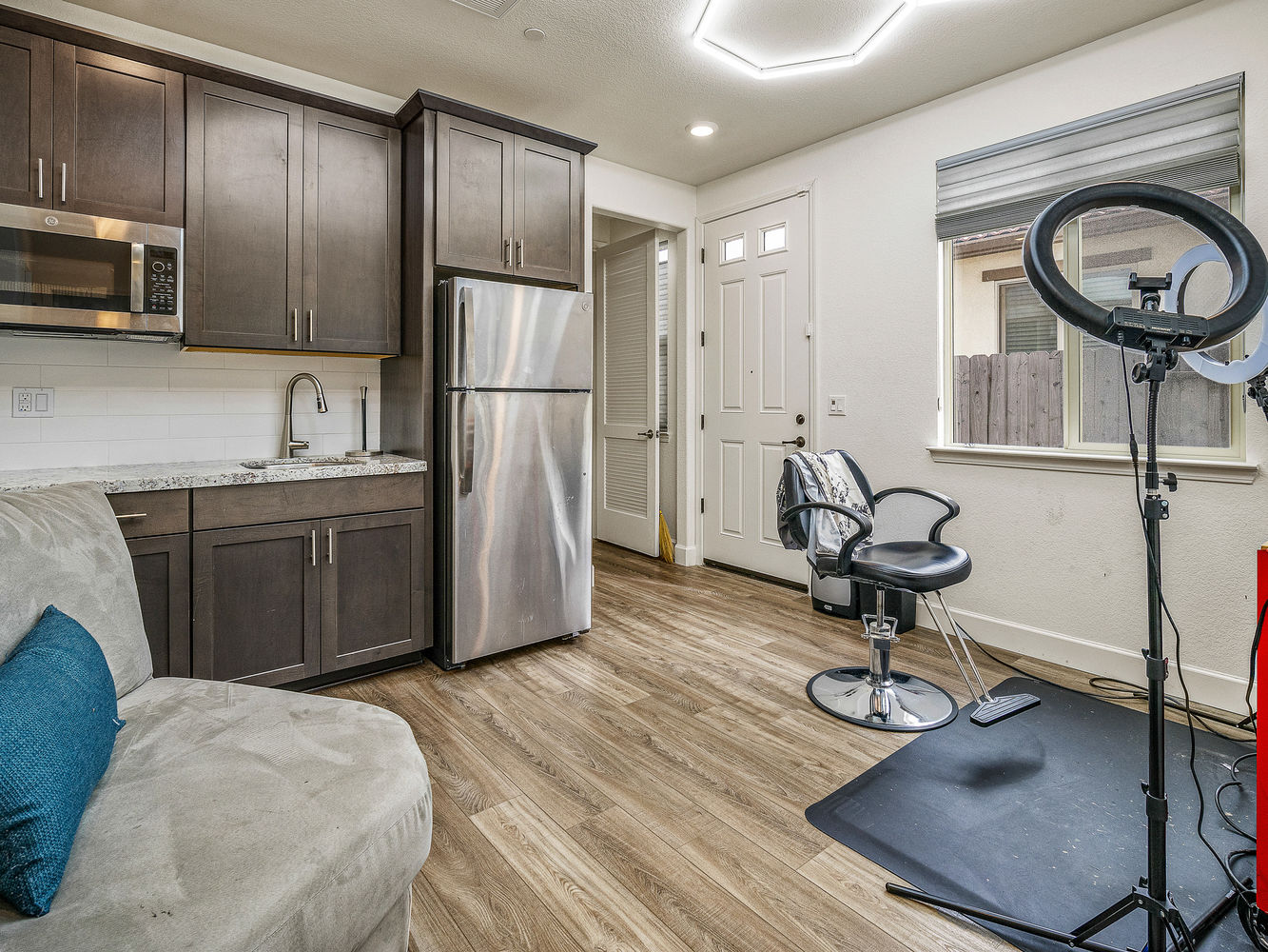 9882_SummertonWay_Int_Kitchenette_1_01