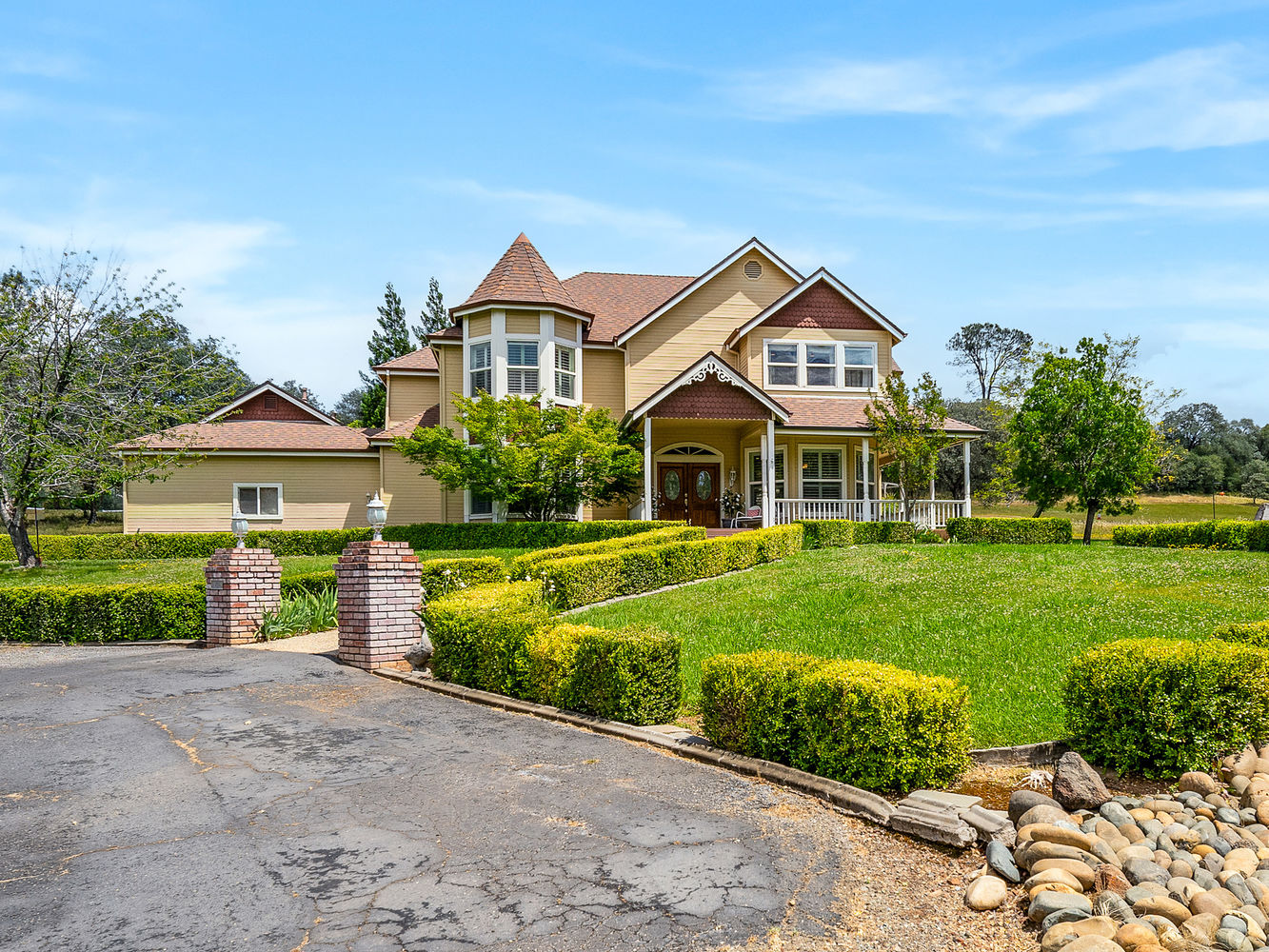 3140_RidgelineDrive_Ext_Front_1_01