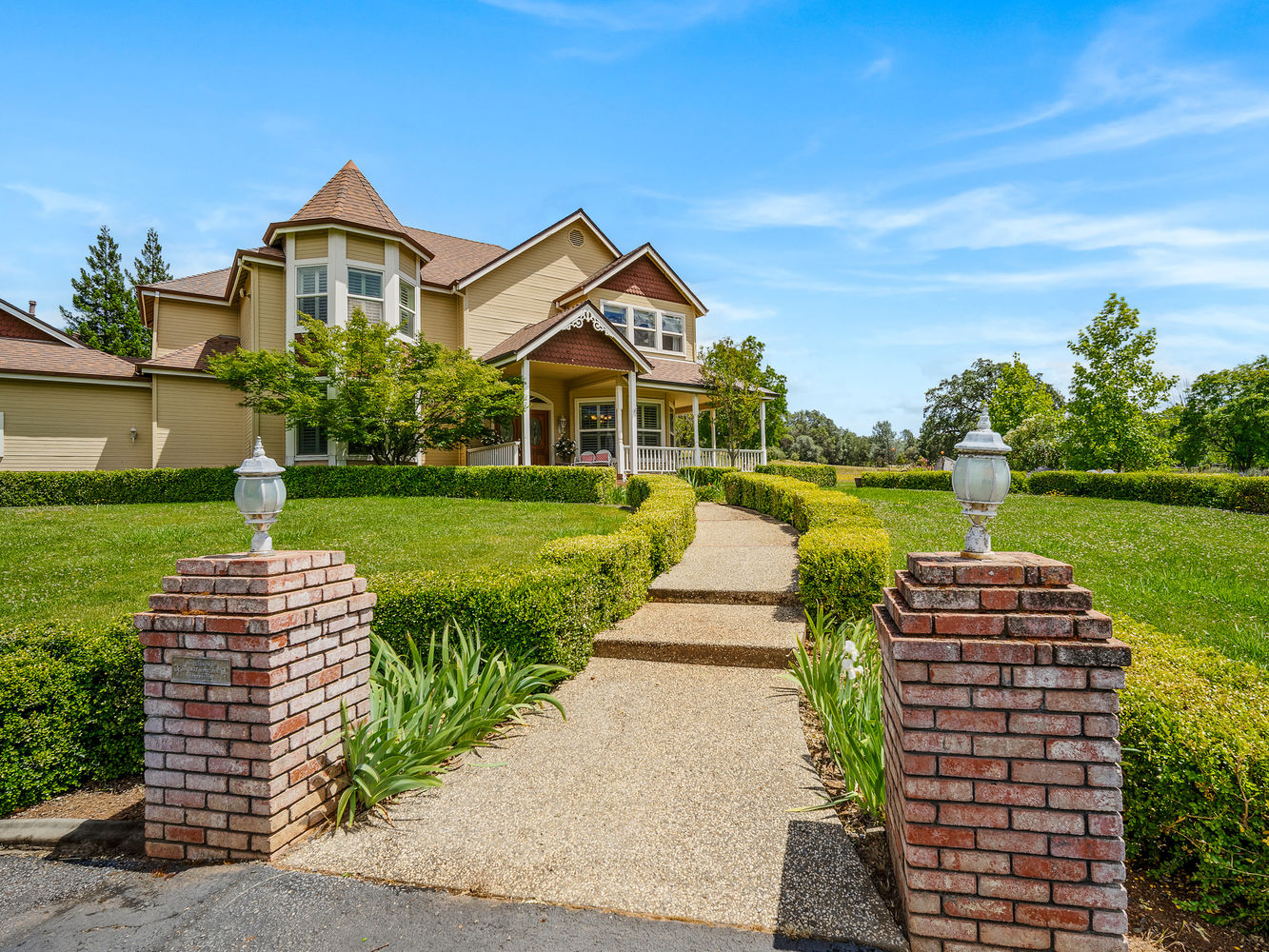 3140_RidgelineDrive_Ext_Front_1_03