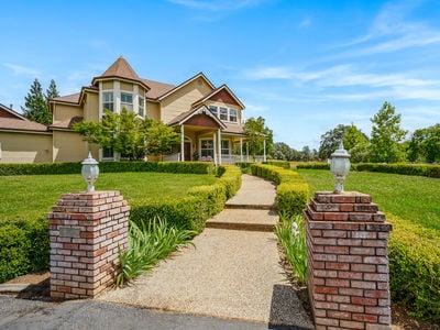 3140_RidgelineDrive_Ext_Front_1_03