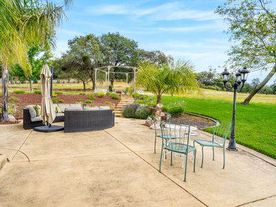 3140_RidgelineDrive_Ext_Rear_1_06