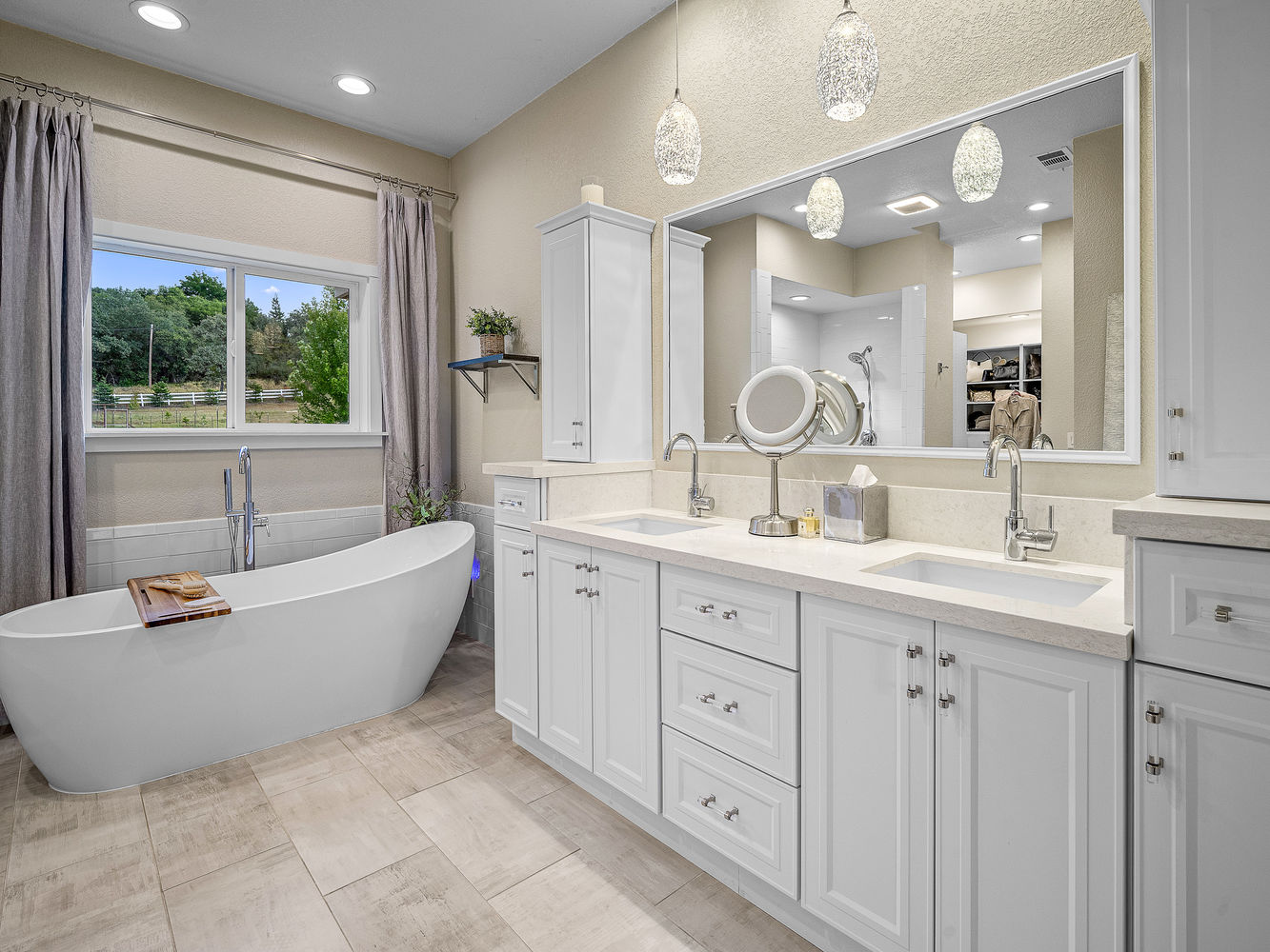 3140_RidgelineDrive_Int_Bedroom1_1_04