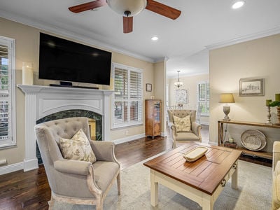 3140_RidgelineDrive_Int_FamilyRoom_1_01