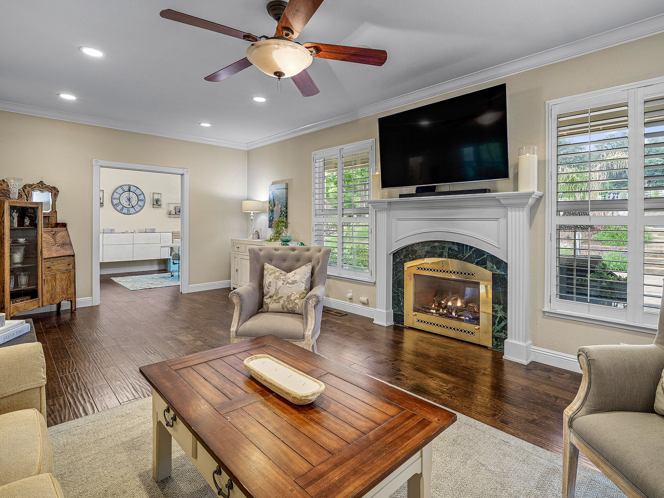 3140_RidgelineDrive_Int_FamilyRoom_1_04