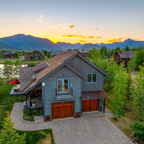 SOLD | 330 Larkspur Loop