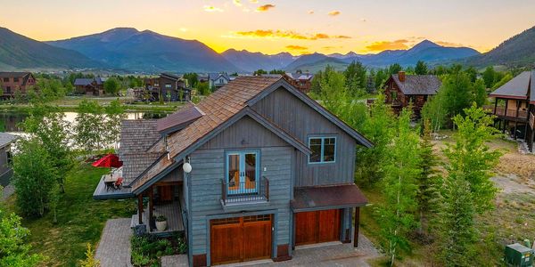 SOLD | 330 Larkspur Loop