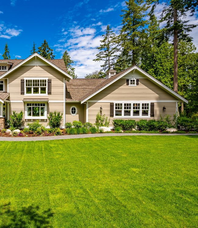 Beautiful custom built craftsman style home(2)