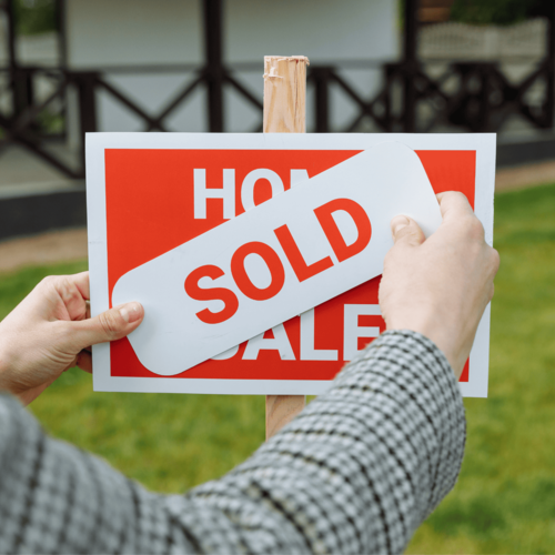 Why Some Los Alamitos Homes Sit on the Market (And Others Don’t)