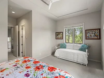 414f8097906129af56e3aa0be2cc4fe5-cc_ft_384