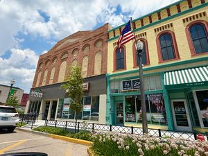 Beautiful suburban homes in Edwardsville, IL — strong real estate market in the Metro East area.