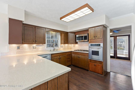 8e3bfc3958f307446ab65fab3b330383-uncropped_scaled_within_1536_1152